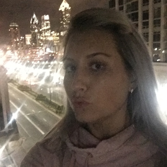 Meet your Posher, Emily - Picture 1 of 3